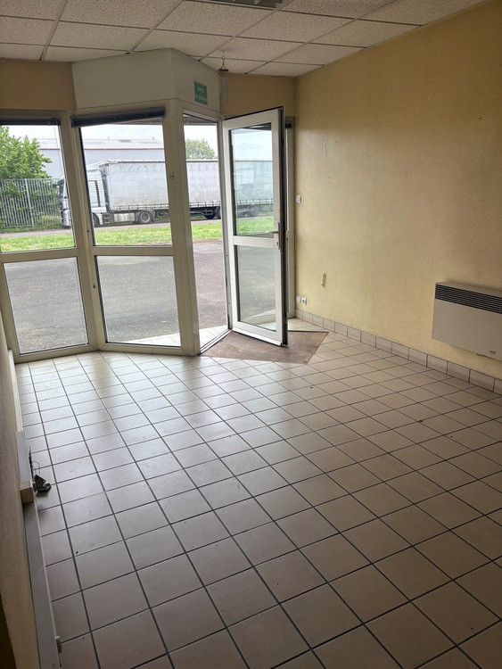 
                                                Location
                                                 À louer – Local d'activités de 800 m² dans la zone industrielle Les Estaches à Les Attaques – Pas-de-Calais (62)
