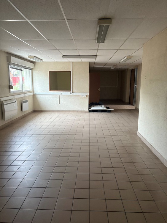 
                                                Location
                                                 À louer – Local d'activités de 800 m² dans la zone industrielle Les Estaches à Les Attaques – Pas-de-Calais (62)