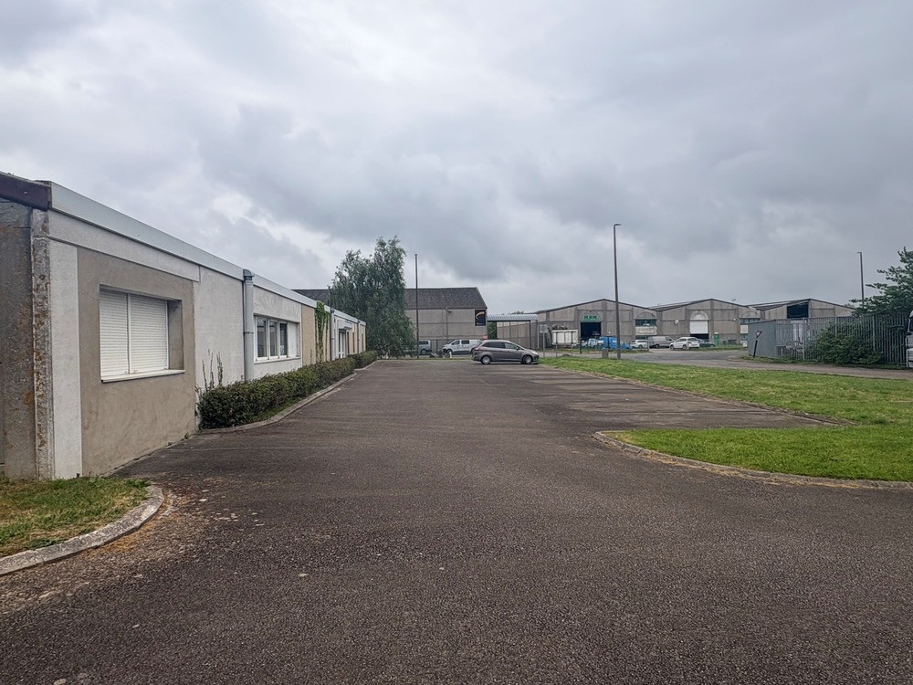 
                                                Location
                                                 À louer – Local d'activités de 800 m² dans la zone industrielle Les Estaches à Les Attaques – Pas-de-Calais (62)