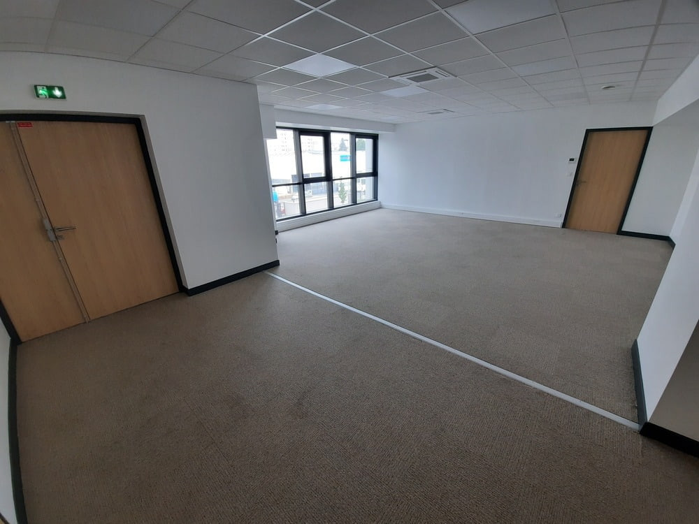 
                                                Location
                                                 À Louer – Local d'activités de 832 m² à Colombes – Hauts-de-Seine (92)
