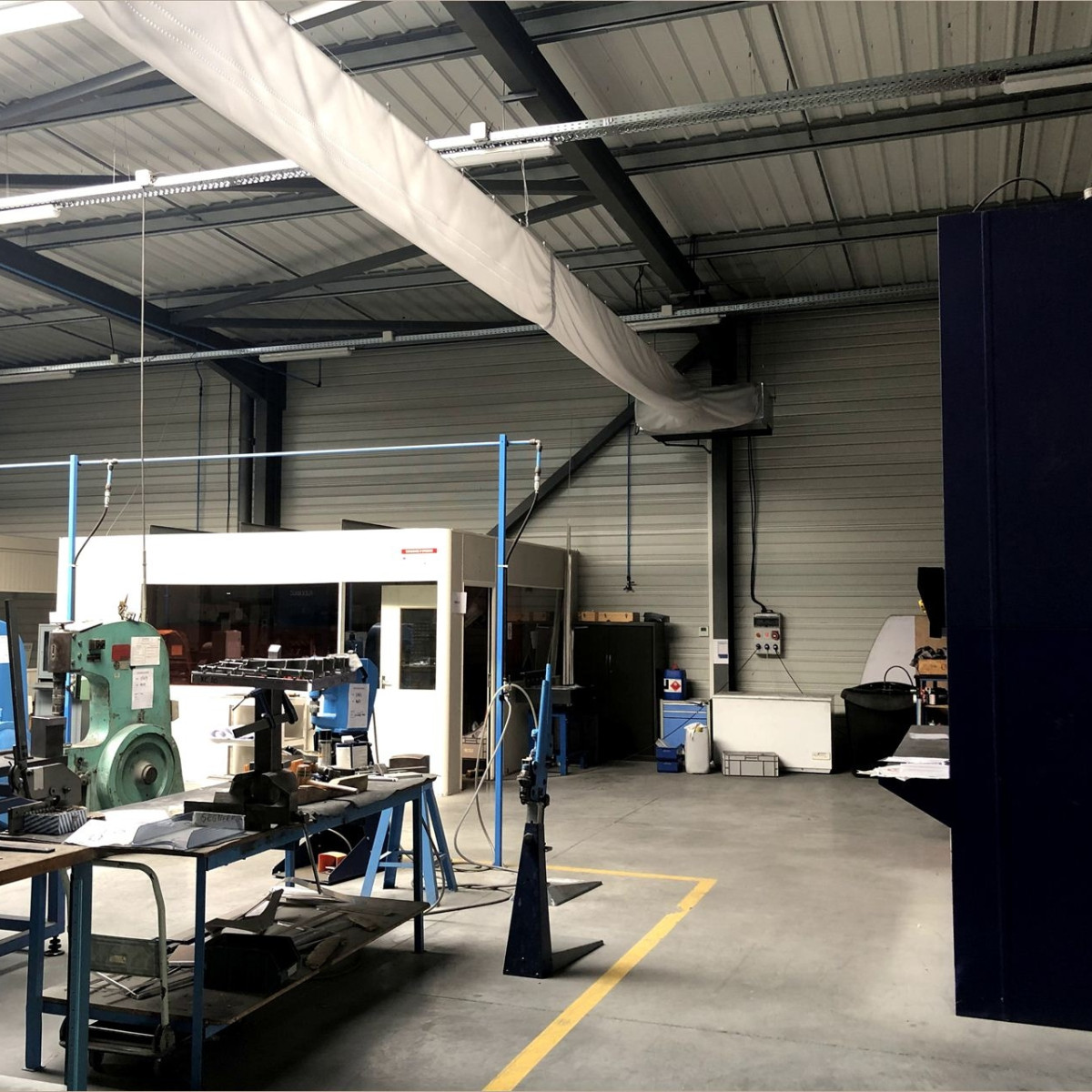 
                                                Location
                                                 A louer local d'activités de  890 m² proche de Toulouse ( 31)