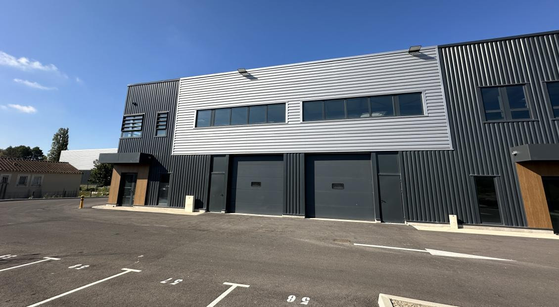 
                                                Location
                                                 À louer – Local d'activités de 929 m² à Vedène – Vaucluse (84)