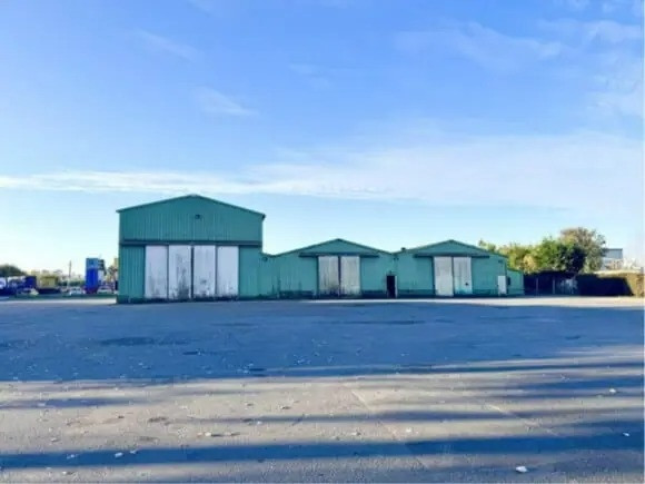 
                                                Location
                                                 À louer – Local industriel de 1 200 m² à Sandouville – Seine-Maritime (76)