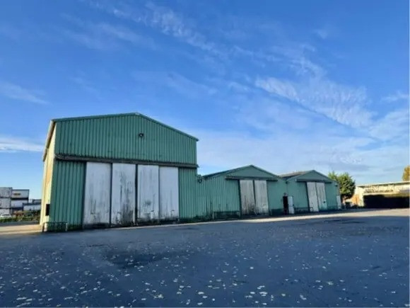 
                                                Location
                                                 À louer – Local industriel de 1 200 m² à Sandouville – Seine-Maritime (76)