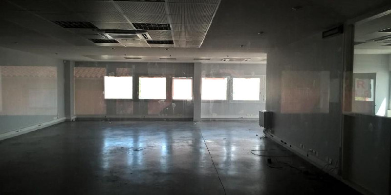 
                                                Location
                                                 À louer - Local Industriel de 1 500 m² à Perpignan Est