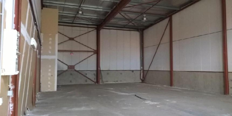 
                                                Location
                                                 À louer - Local Industriel de 1 500 m² à Perpignan Est