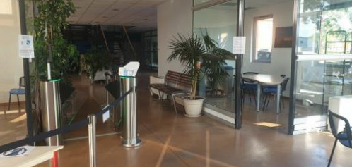 
                                                Location
                                                 À louer - Local Industriel de 3 375 m² dans la zone d'activités du Couquiou à Entraigues