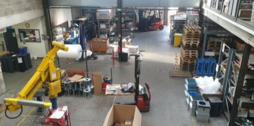 
                                                Location
                                                 À louer - Local Industriel de 3 375 m² dans la zone d'activités du Couquiou à Entraigues