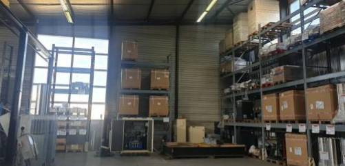 
                                                Location
                                                 À louer - Local Industriel de 3 375 m² dans la zone d'activités du Couquiou à Entraigues