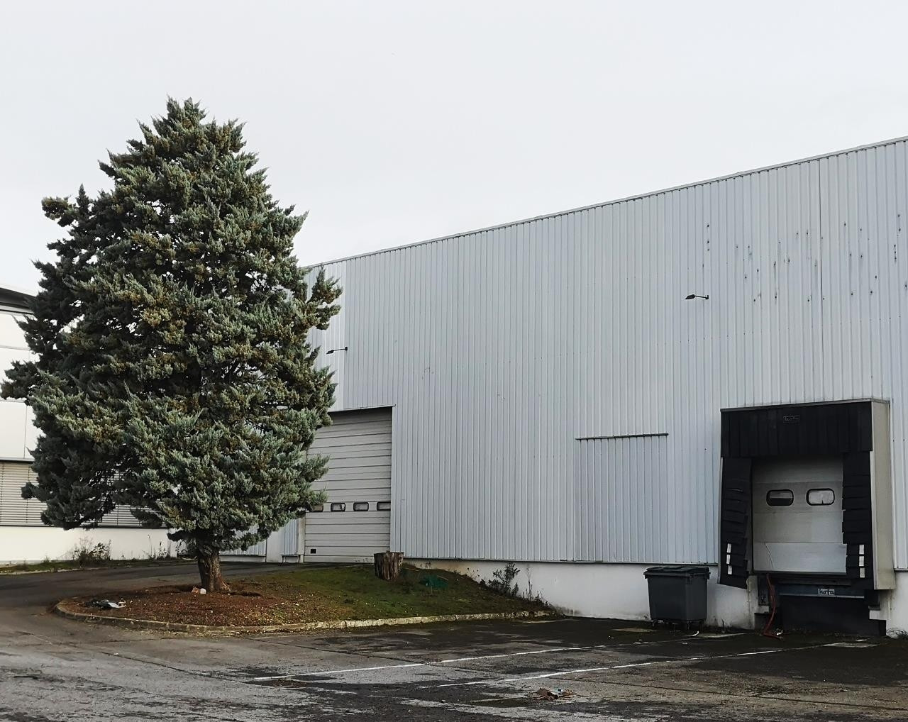 
                                                Location
                                                 A louer - Local industriel de 3000 m² dans la Zone de la Pompelle à Reims - Marne (51)