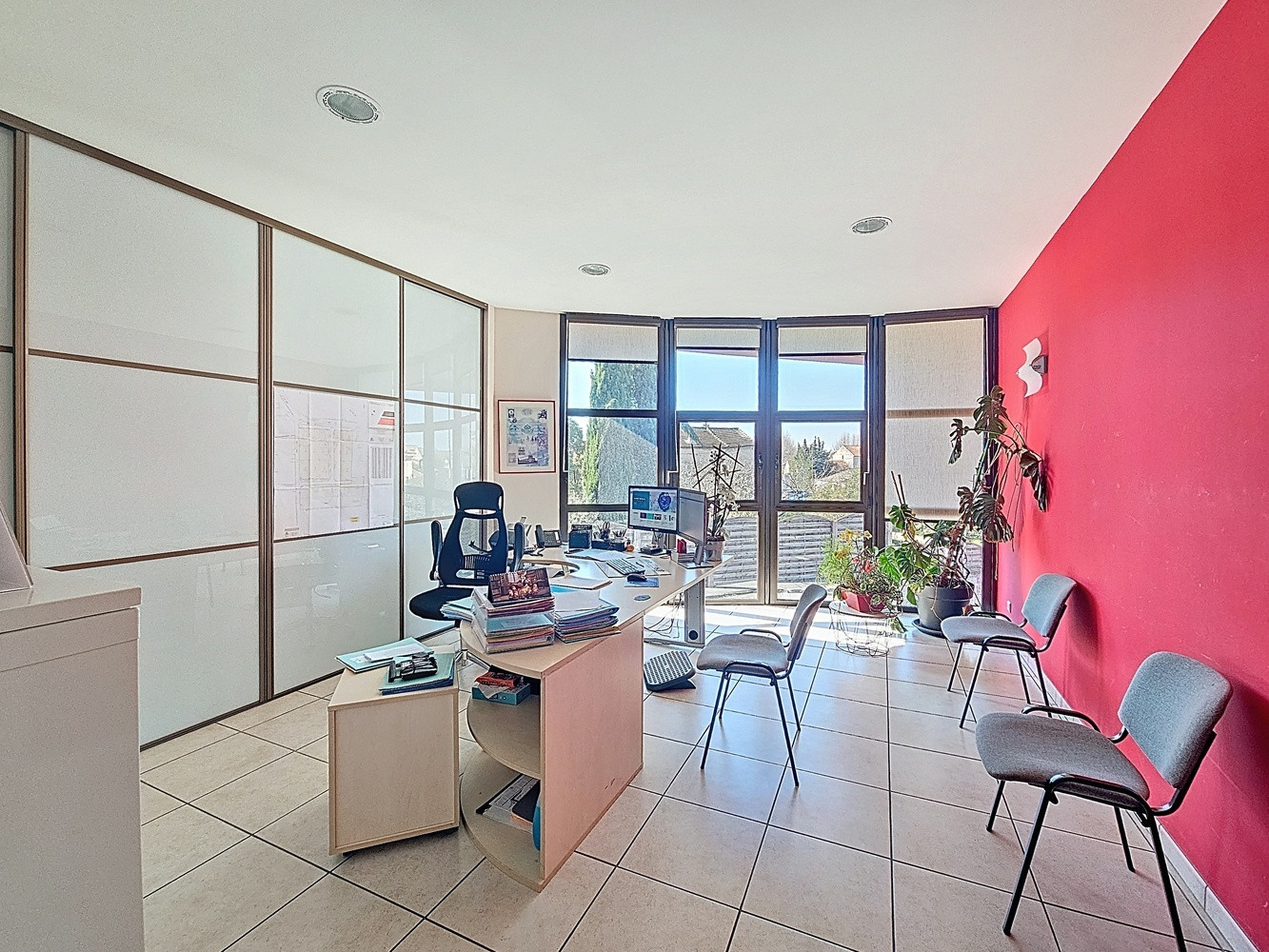 
                                                Location
                                                 A louer local proffessionnel Piolenc 190m2