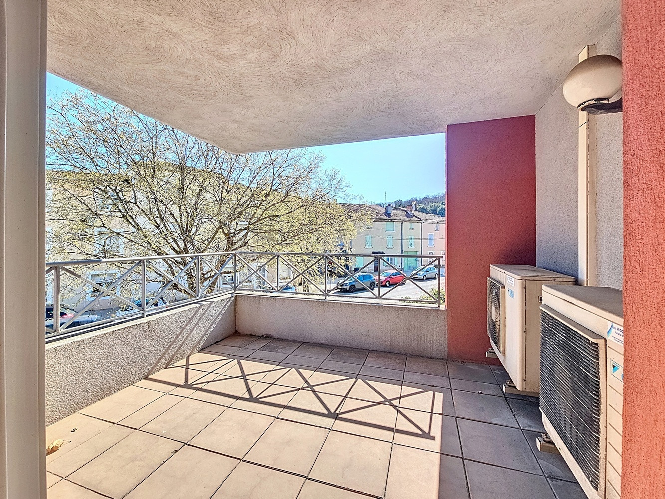 
                                                Location
                                                 A louer local proffessionnel Piolenc 190m2