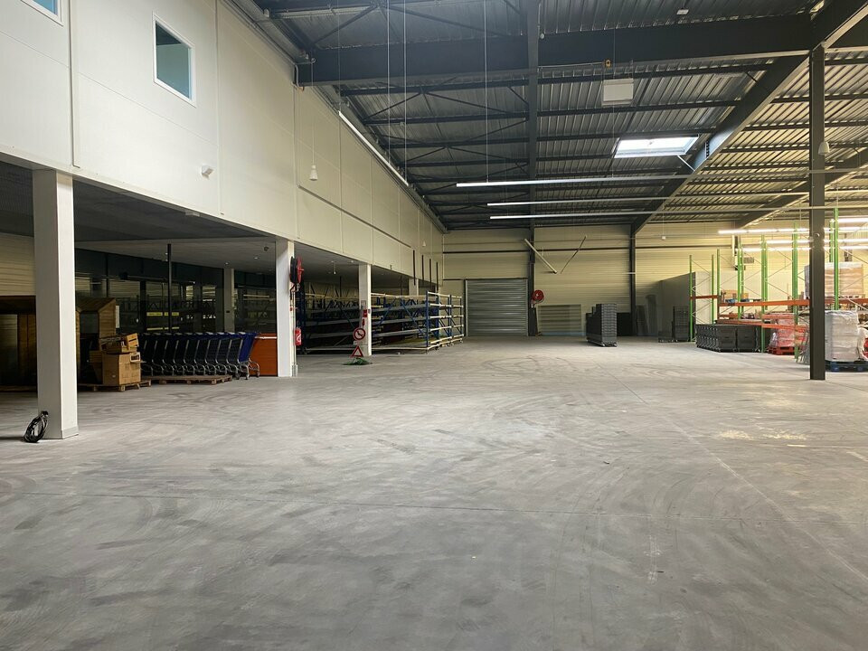 
                                                Location
                                                 À louer – Locaux d'activité de 1 400 m² divisibles dans la commune de Lux- Saône et Loire (71)