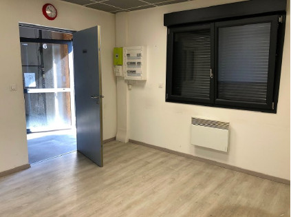 
                                                Location
                                                 À louer – locaux d'activité de 300 m² à Setques