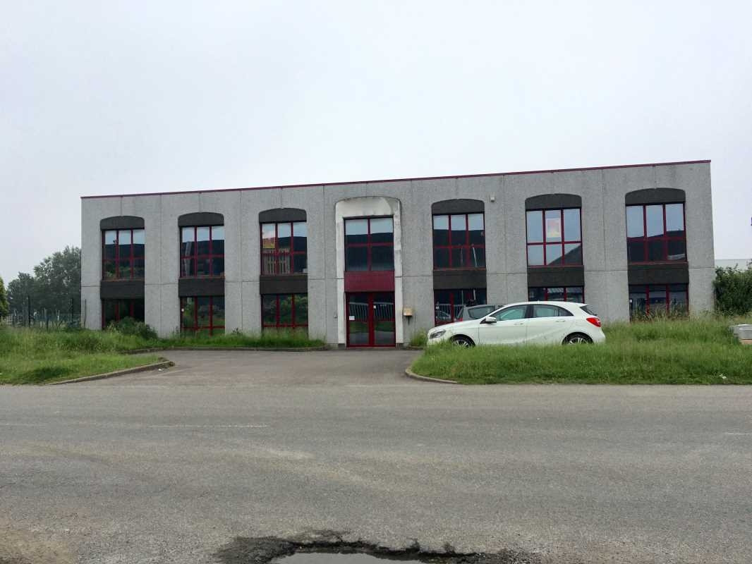 
                                                Location
                                                 À louer - locaux d'activité de 880 m² à Arques