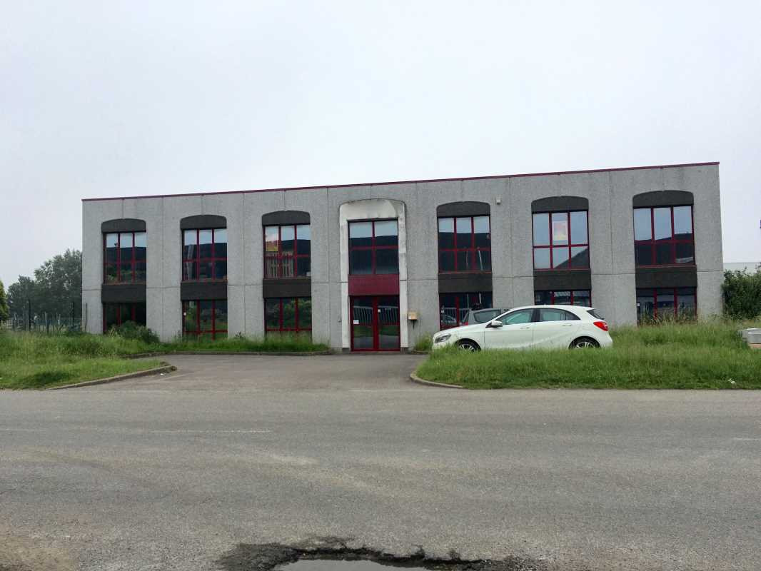 
                                                Location
                                                 À louer – locaux d'activité de 880 m² à Arques
