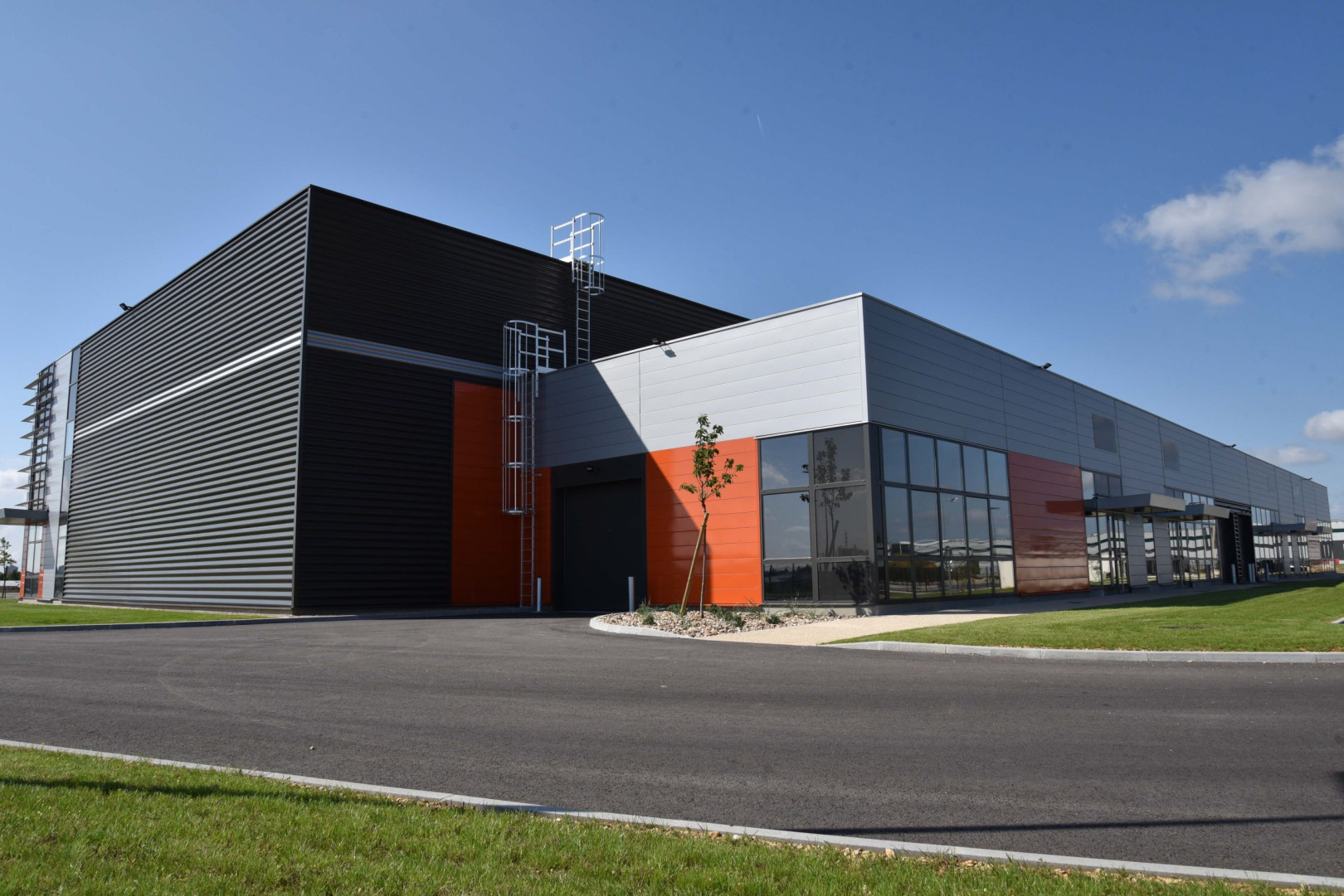 
                                                Location
                                                 À louer – Locaux d'Activités de 120 à 400 m² à Poitiers – Vienne (86)