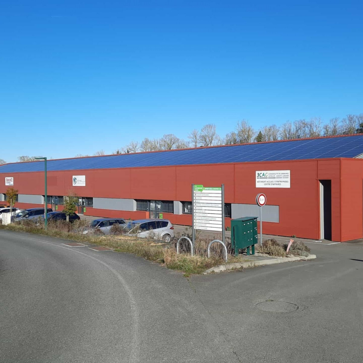 
                                                Location
                                                 À louer – Locaux d'activités de 150 à 300 m² à Gimont – Gers (32)