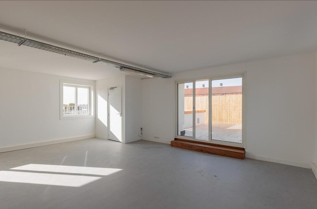 
                                                Location
                                                 À louer – Locaux d'activités de 30 à 250 m² dédiés à l'artisanat et aux métiers d'art à  Ivry-sur-Se