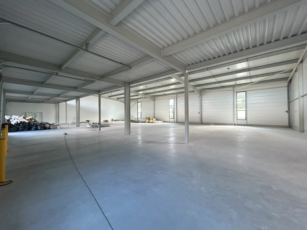 
                                                Location
                                                 À louer – Locaux d'activités de 330 à 667 m² dans la Zone d'activités de Fontcouverte à Avignon – Vaucluse (84)