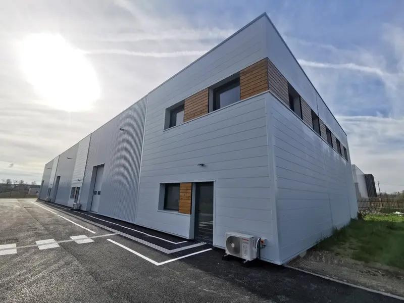 
                                                Location
                                                 À louer – Locaux d'activités de 389 m² à proximité de Reims – Marne (51)