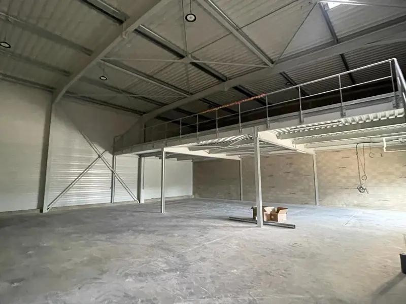 
                                                Location
                                                 À louer – Locaux d'activités de 389 m² à proximité de Reims – Marne (51)