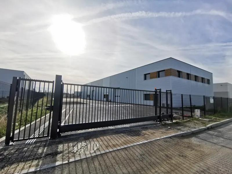 
                                                Location
                                                 À louer – Locaux d'activités de 389 m² à proximité de Reims – Marne (51)