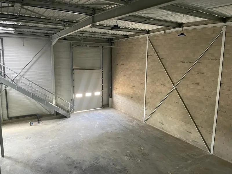 
                                                Location
                                                 À louer – Locaux d'activités de 389 m² à proximité de Reims – Marne (51)
