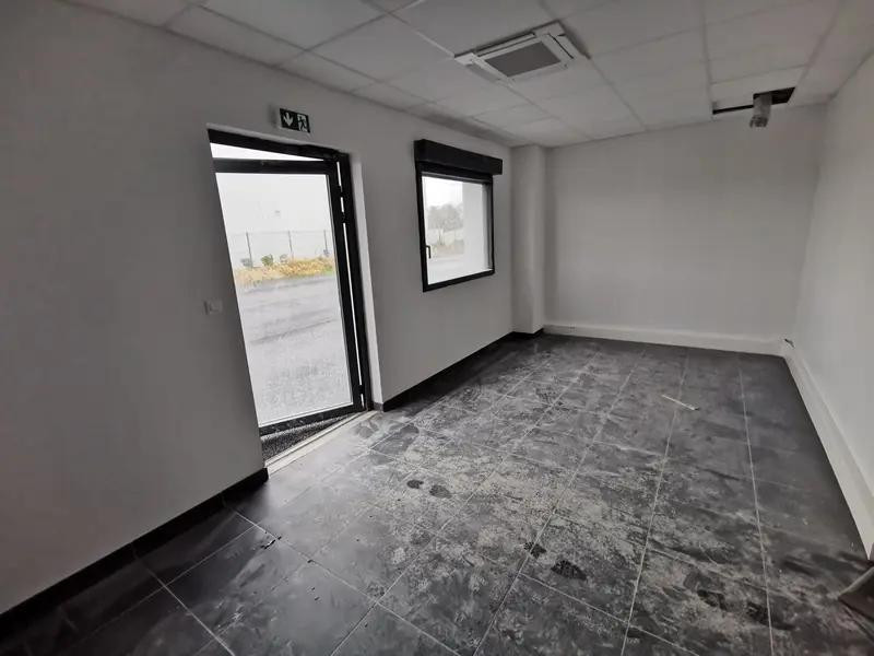 
                                                Location
                                                 À louer – Locaux d'activités de 389 m² à proximité de Reims – Marne (51)