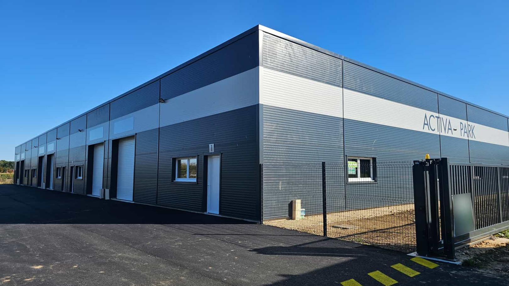 
                                                Location
                                                 À louer – Locaux d'activités de 99 et 144 m² à Fécamp – Seine-Maritime (76)