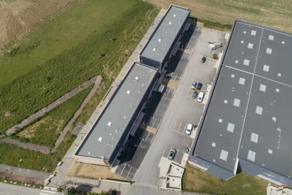 
                                                Location
                                                 À louer - locaux d'activités non divisibles de 250 m² à Famars à proximité de Valenciennes (59)