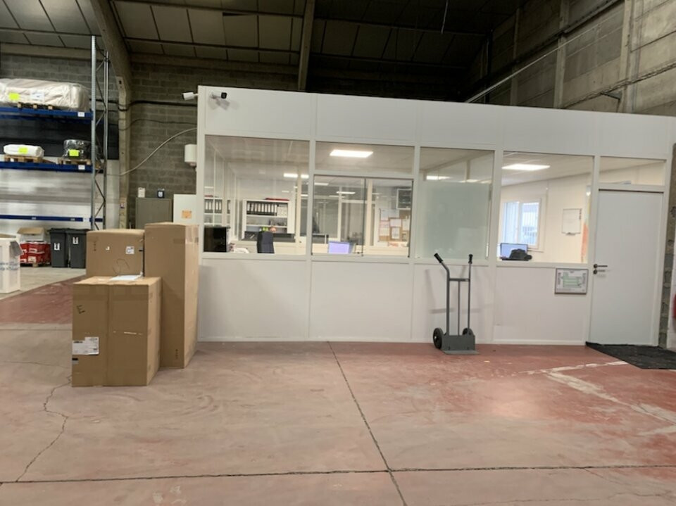 
                                                Location
                                                 À louer - locaux d'activités non divisibles de 820 m² à Seclin à proximité de Lille (59)