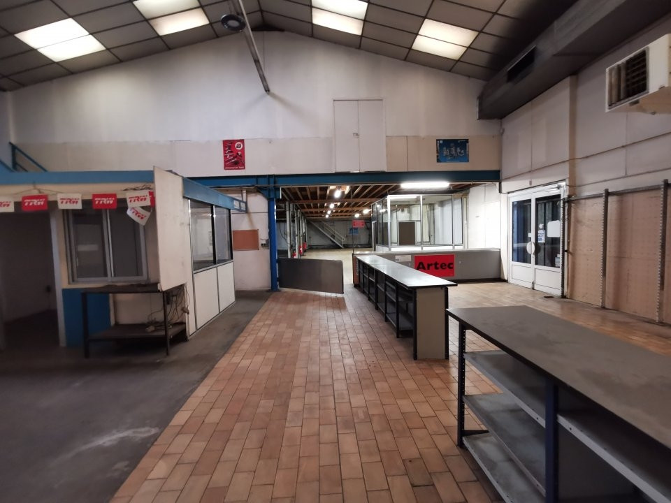 
                                                Location
                                                 À louer - locaux d'activités non divisibles de 920 m² à Seclin à proximité de Lille (59)