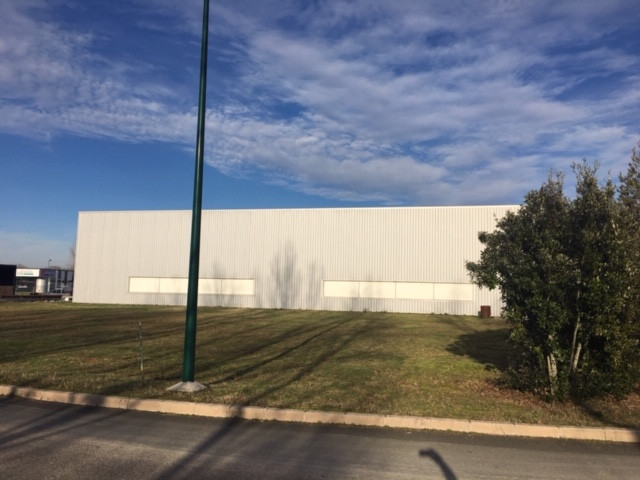 
                                                Location
                                                 À louer – Locaux industriels de 1 243 m² à Giroussens (81)