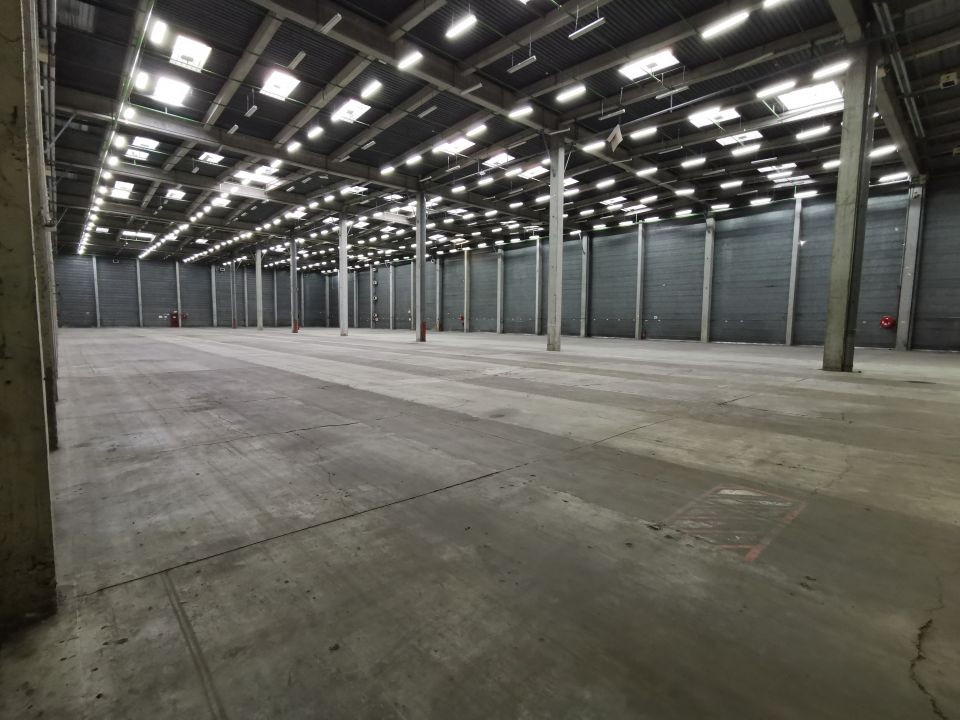 
                                                Location
                                                 À louer - locaux industriels non divisibles de 7 750 m² à Lesquin à proximité de Lille (59)