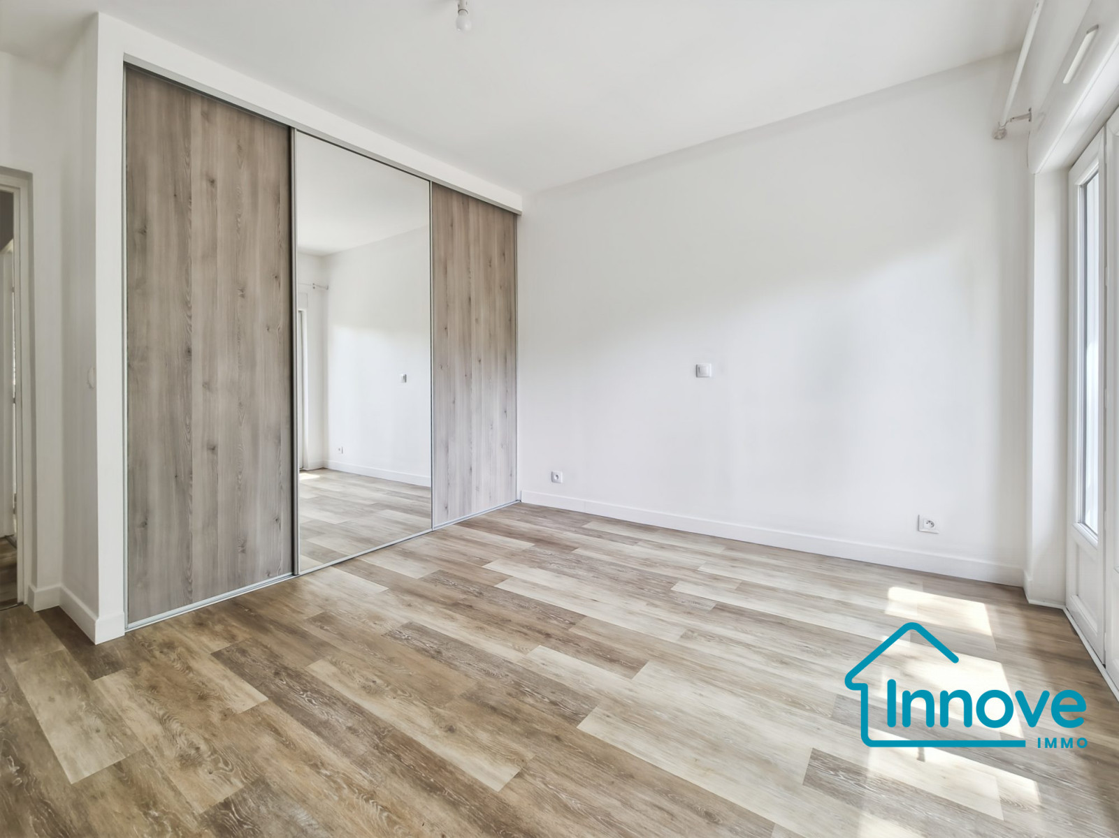 
                                                Location
                                                 À louer - Maison T5 de 95m² avec jardin - La Celle St Cloud