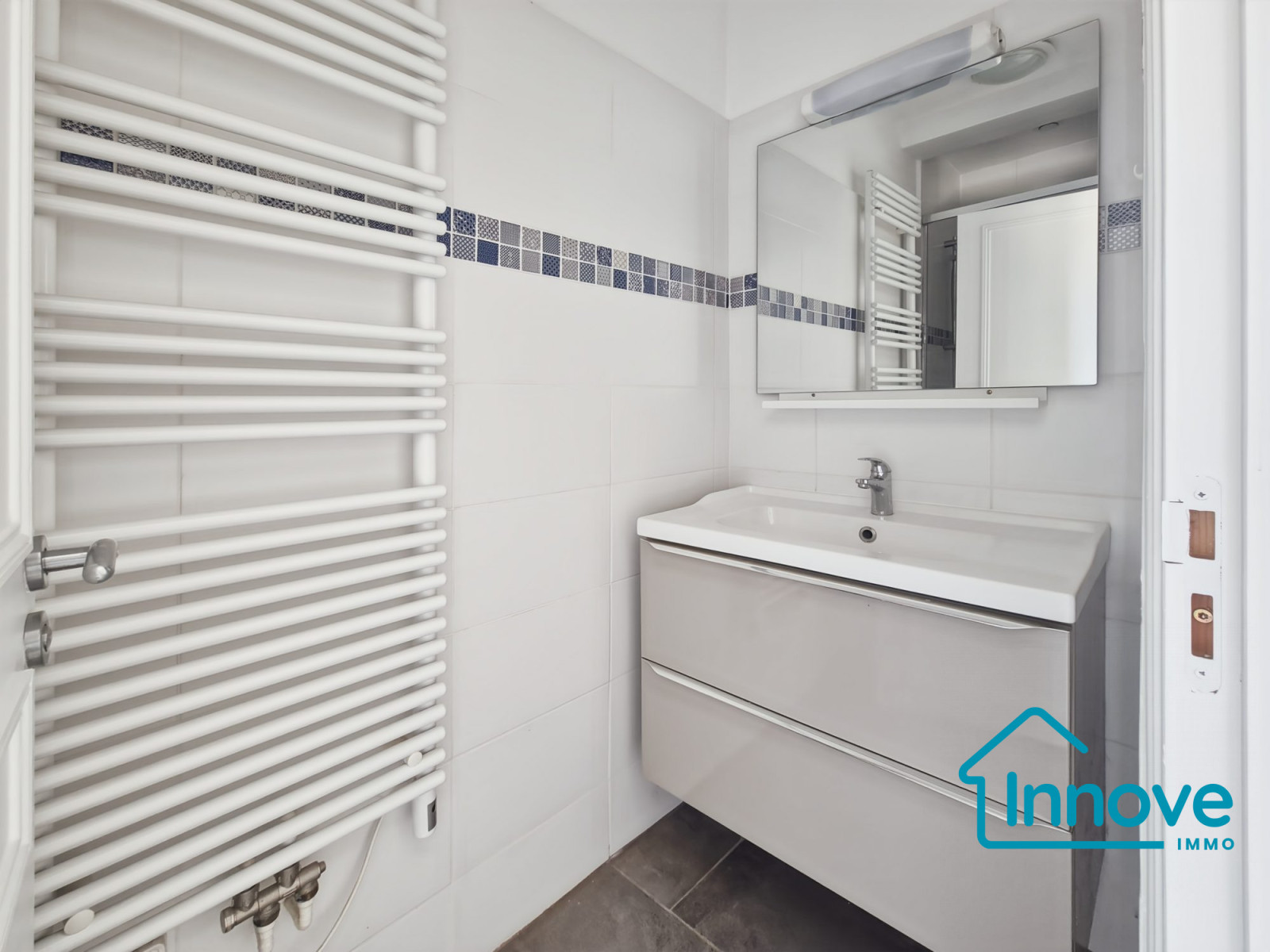 
                                                Location
                                                 À louer - Maison T5 de 95m² avec jardin - La Celle St Cloud
