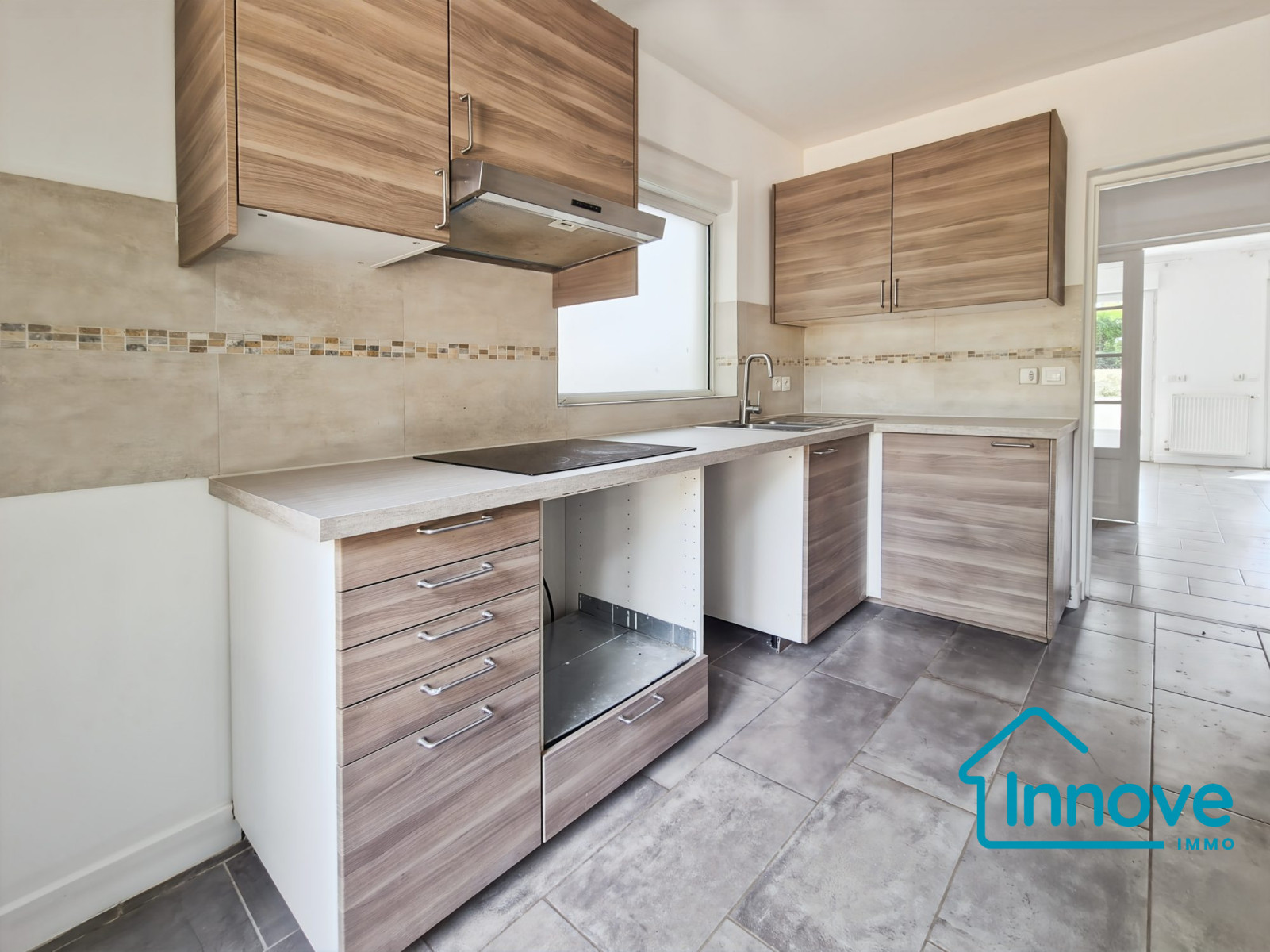 
                                                Location
                                                 À louer - Maison T5 de 95m² avec jardin - La Celle St Cloud