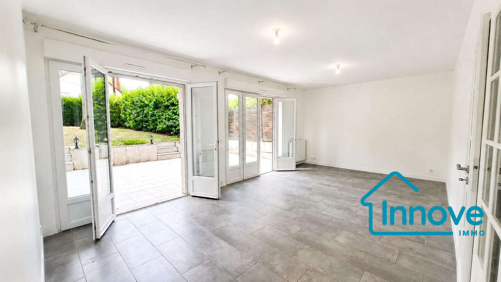 
                                                Location
                                                 À louer - Maison T5 de 95m² avec jardin - La Celle St Cloud