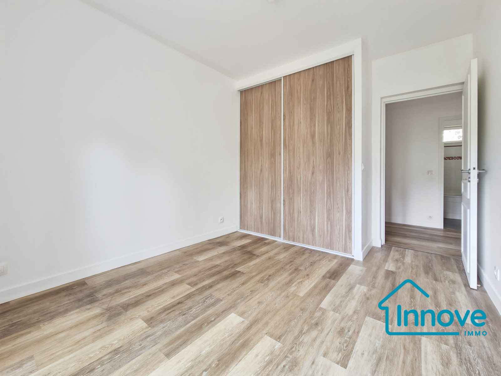 
                                                Location
                                                 À louer - Maison T5 de 95m² avec jardin - La Celle St Cloud