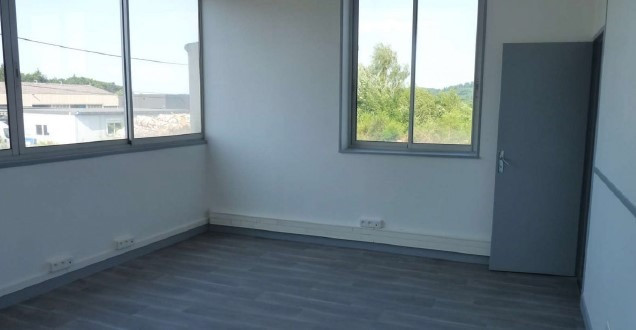 
                                                Location
                                                 À louer ou à vendre – Bâtiment industriel de 2 500 m² à Egletons – Corrèze (19)