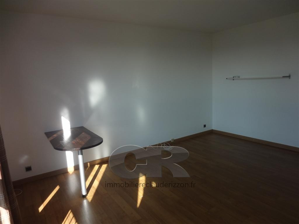 
                                                Location
                                                 A LOUER STUDIO