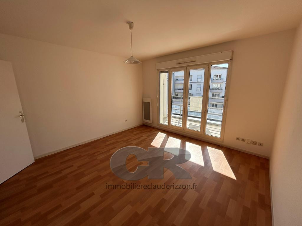 
                                                Location
                                                 STUDIO AVEC PARKING - SECTEUR RIVES DE MEURTHE - CRISTALLERIES