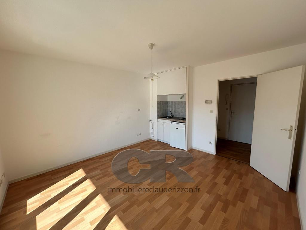 
                                                Location
                                                 STUDIO AVEC PARKING - SECTEUR RIVES DE MEURTHE - CRISTALLERIES