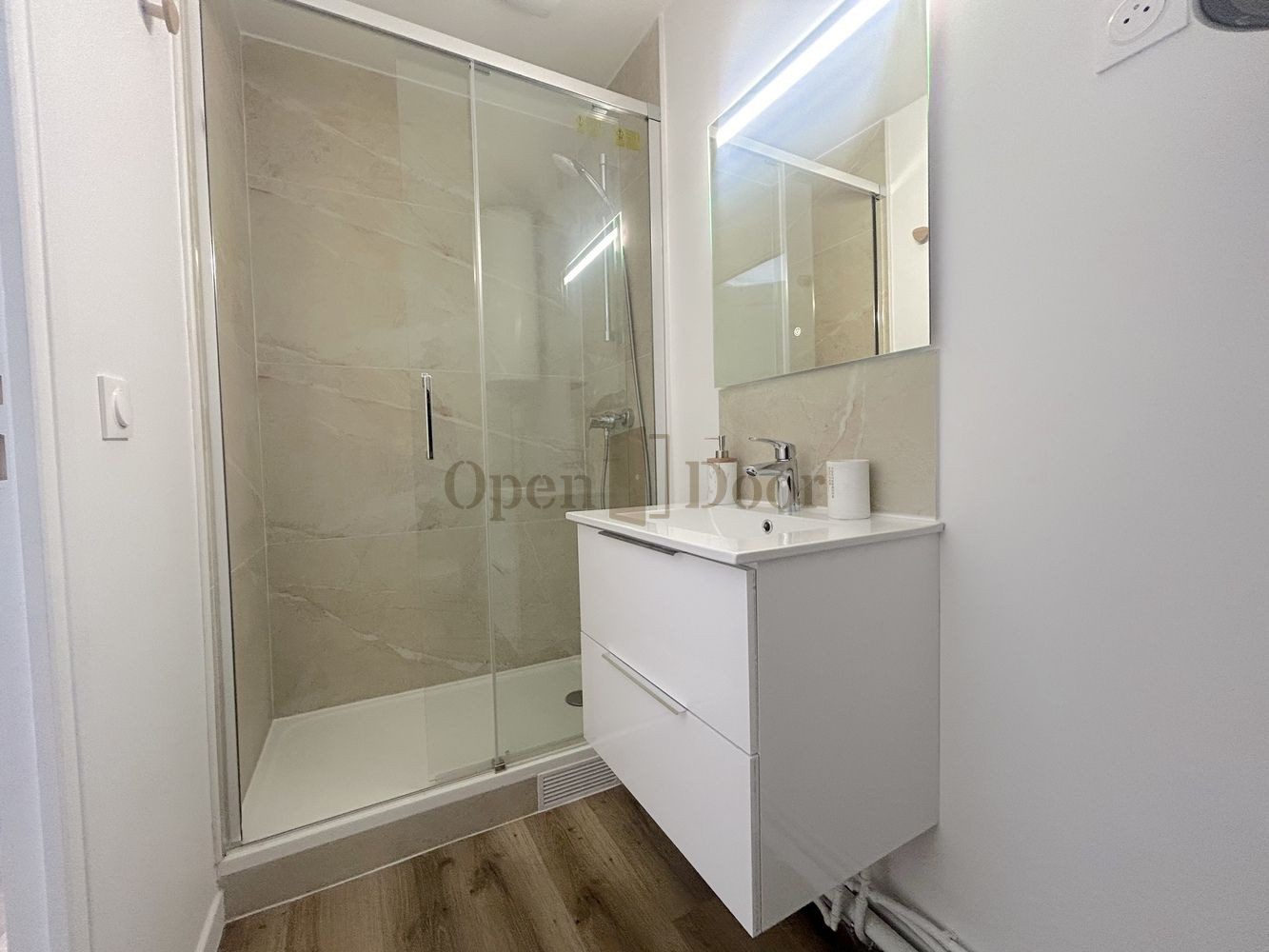 
                                                Vente
                                                 🏡 À LOUER - Studio Meublé Refait à Neuf