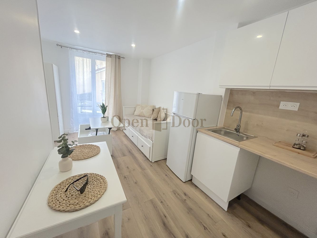 
                                                Vente
                                                 🏡 À LOUER - Studio Meublé Refait à Neuf