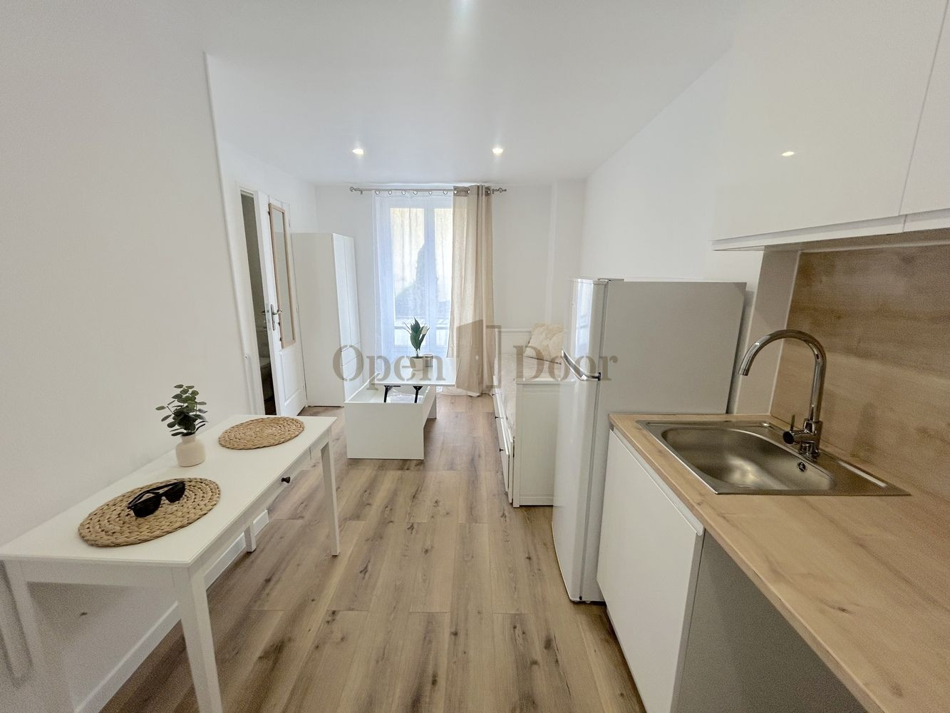 
                                                Vente
                                                 🏡 À LOUER - Studio Meublé Refait à Neuf