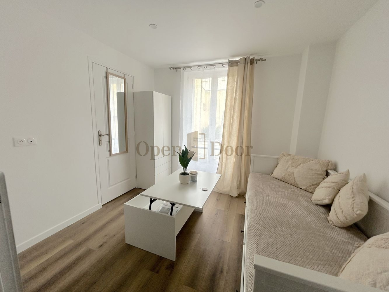 
                                                Vente
                                                 🏡 À LOUER - Studio Meublé Refait à Neuf