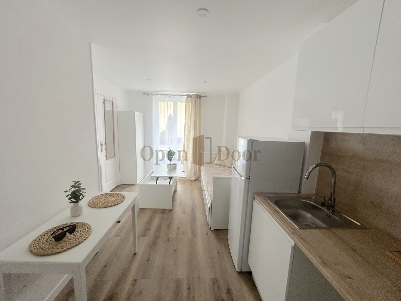 
                                                Vente
                                                 🏡 À LOUER - Studio Meublé Refait à Neuf