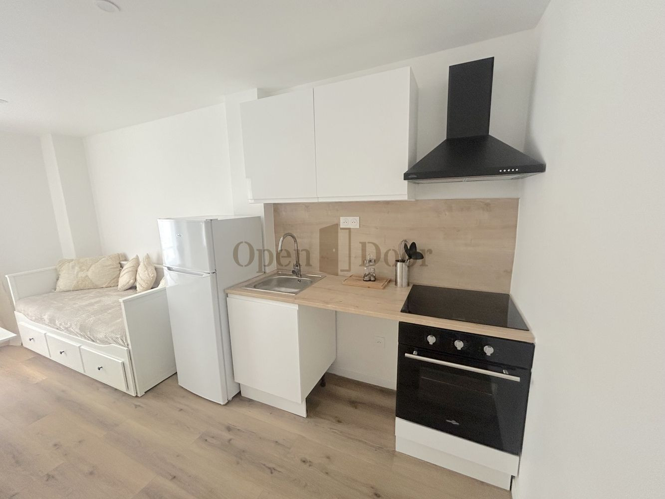 
                                                Vente
                                                 🏡 À LOUER - Studio Meublé Refait à Neuf